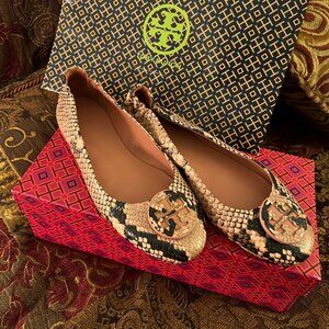 Tory Burch Minnie Travel Ballet w/Leather Logo - Embossed Leather